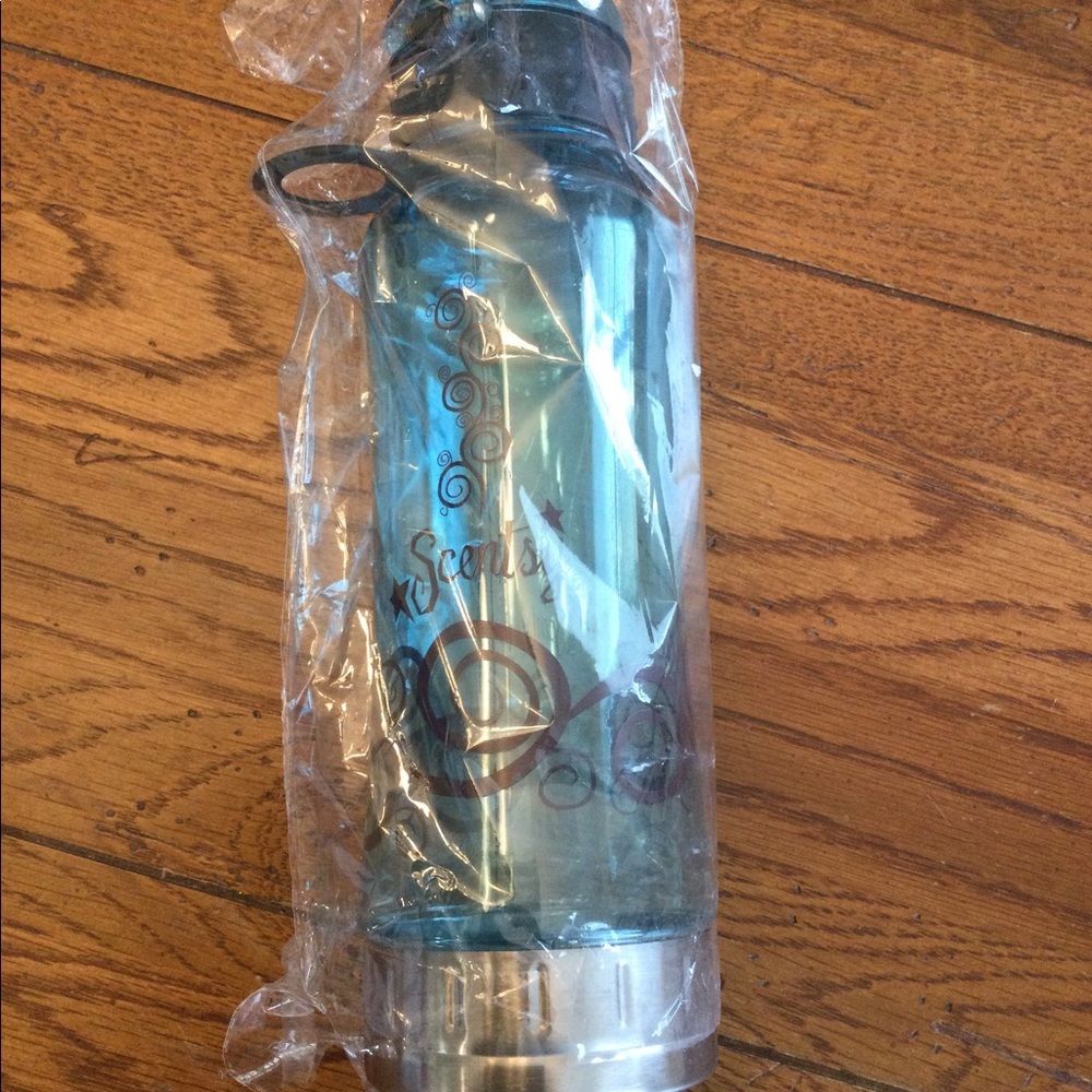 NEW‎ Retired HTF Scentsy Flip Top Water Bottle